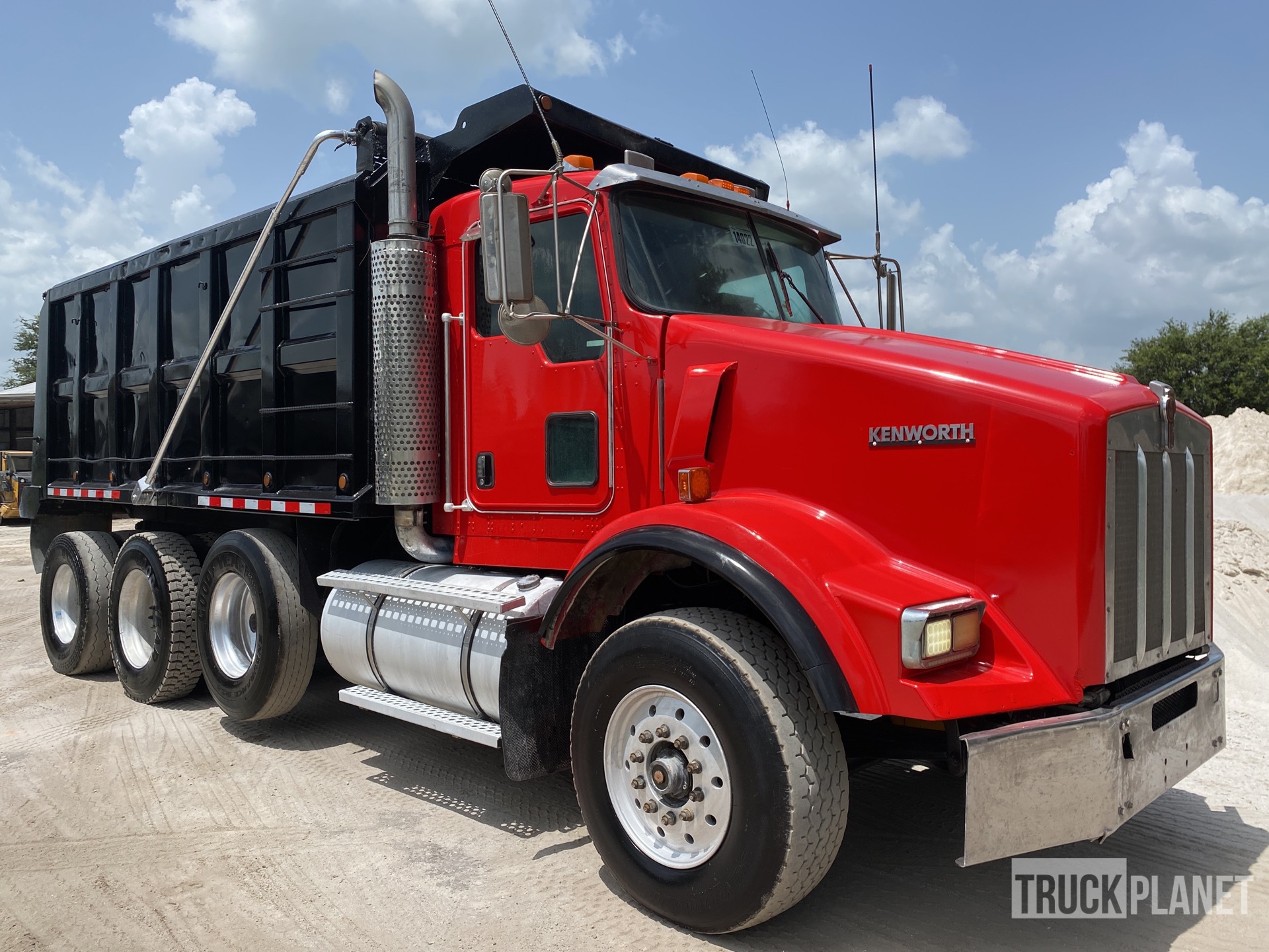 Find a Kenworth T800 Tri Axle Dump Truck for Sale Near You