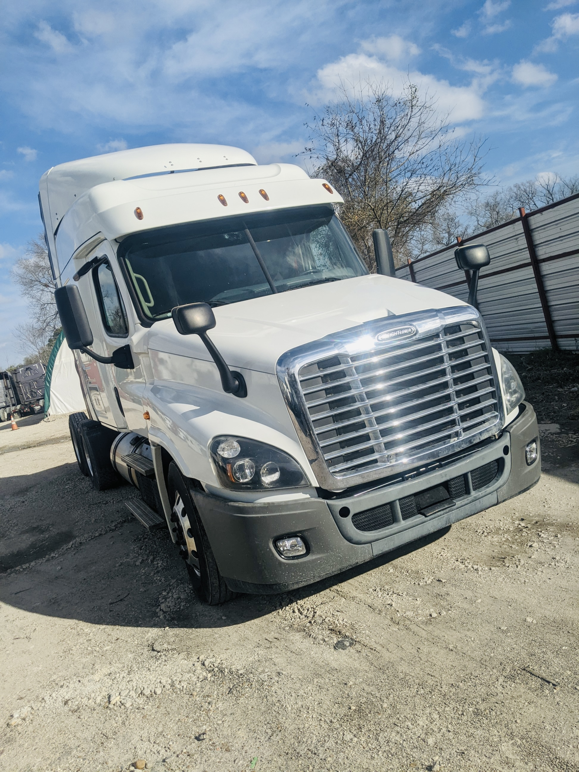 Find Owner-Listed 18 Wheeler Trucks for Sale Directly