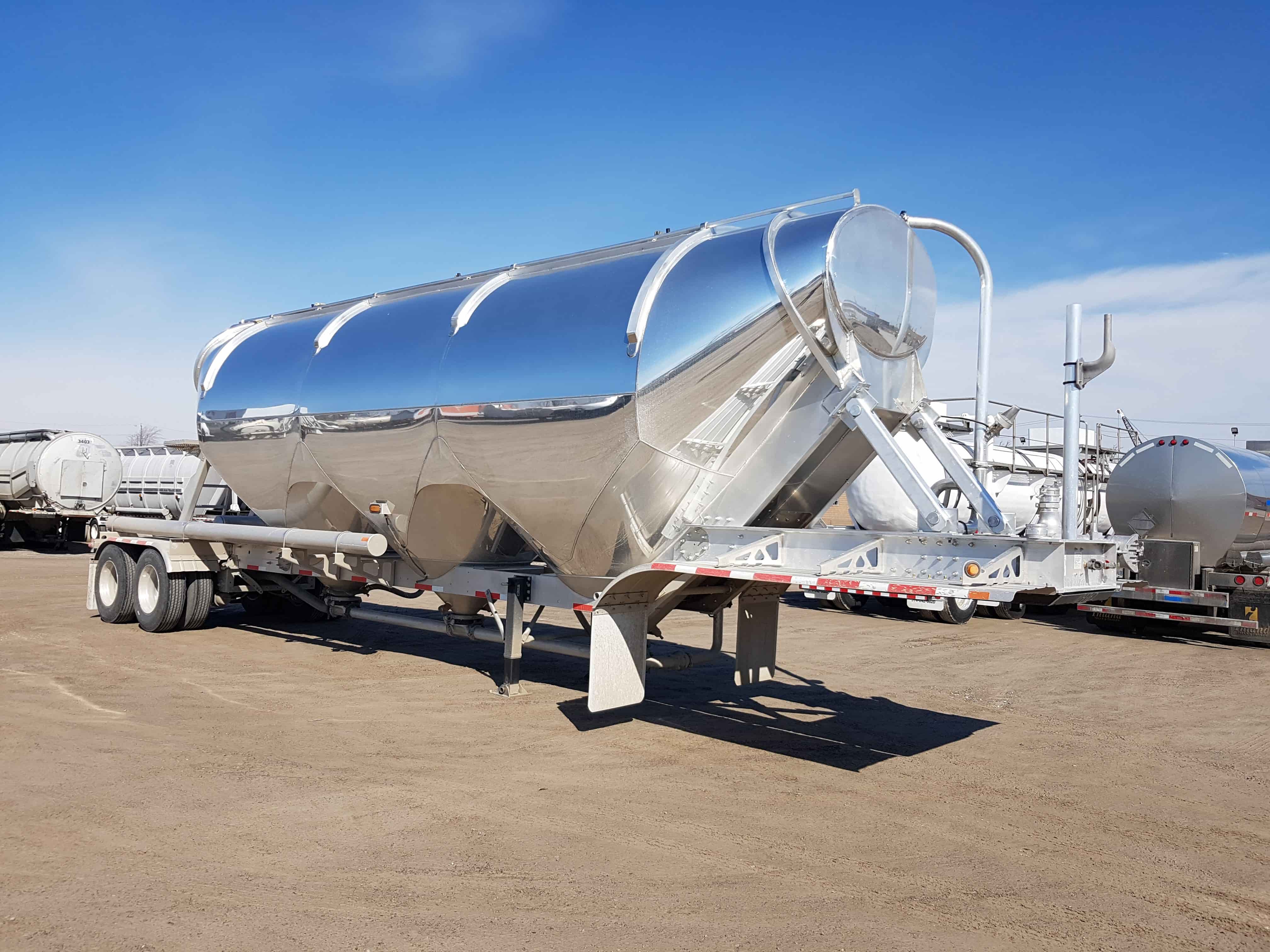 Hire Dry Bulk Tankers for Your Cargo Transport Needs