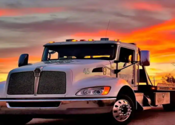 Your Local Big Rig Tow Truck Services_ Quick Response & Reliable