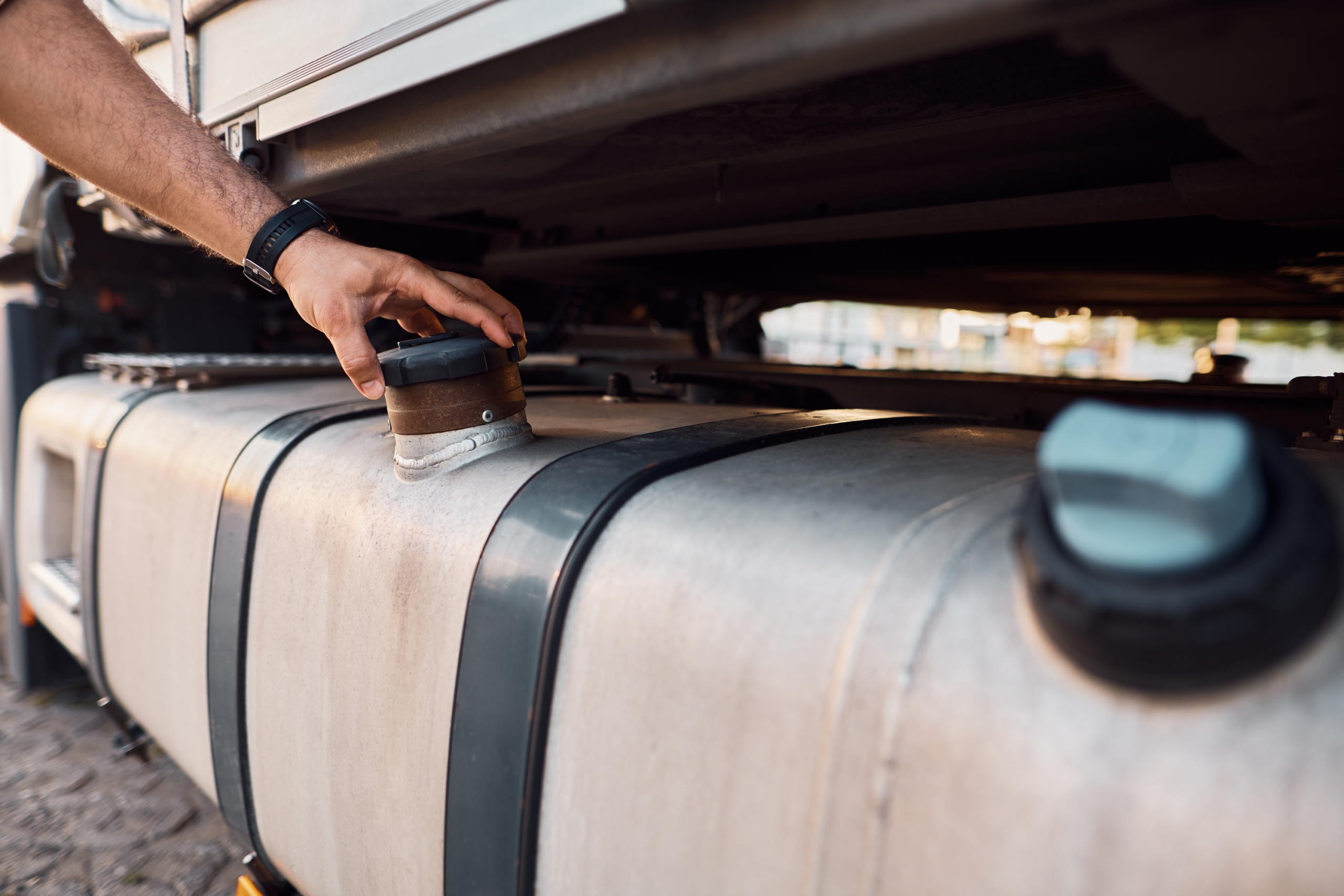 Ultimate Guide to Fuel Tanks for Pickup Trucks _ Selection & Tips