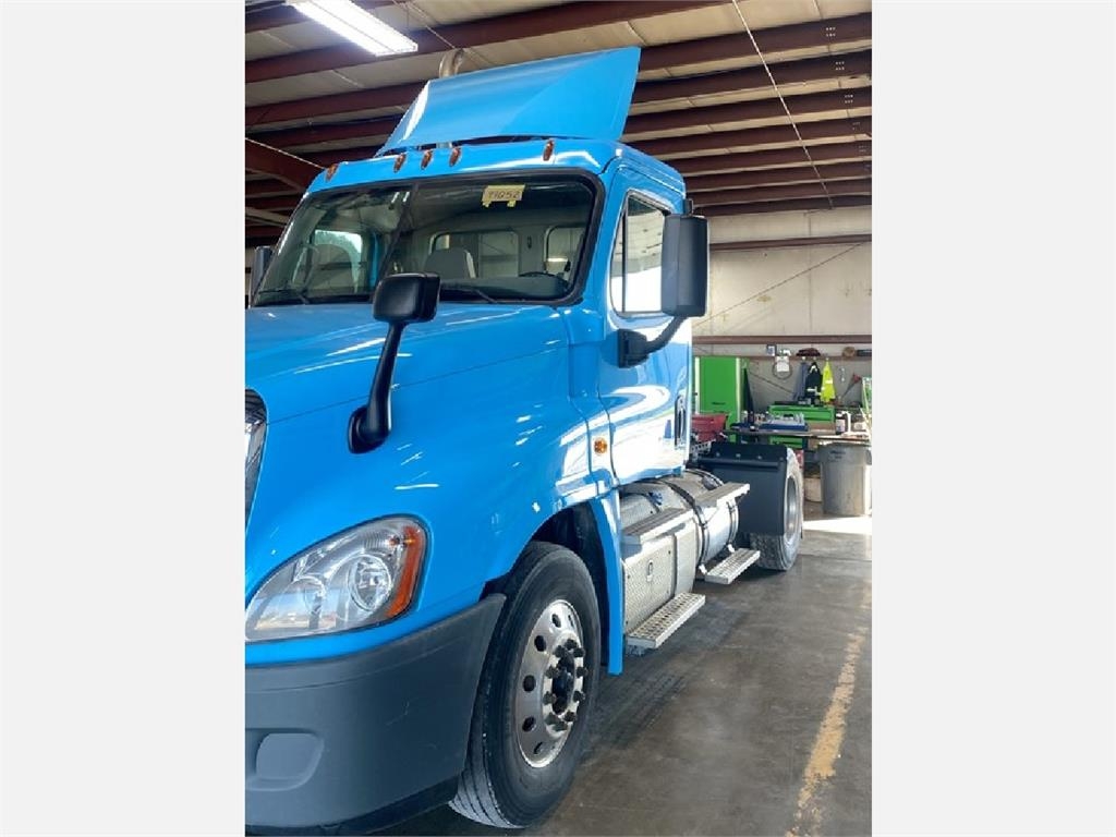 Where to Buy a Day Cab Tractor_ New & Used Listings