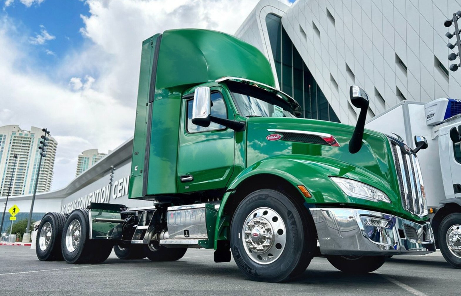 CNG Semi Trucks for Sale_ Find Clean Fuel Heavy-Duty Vehicles