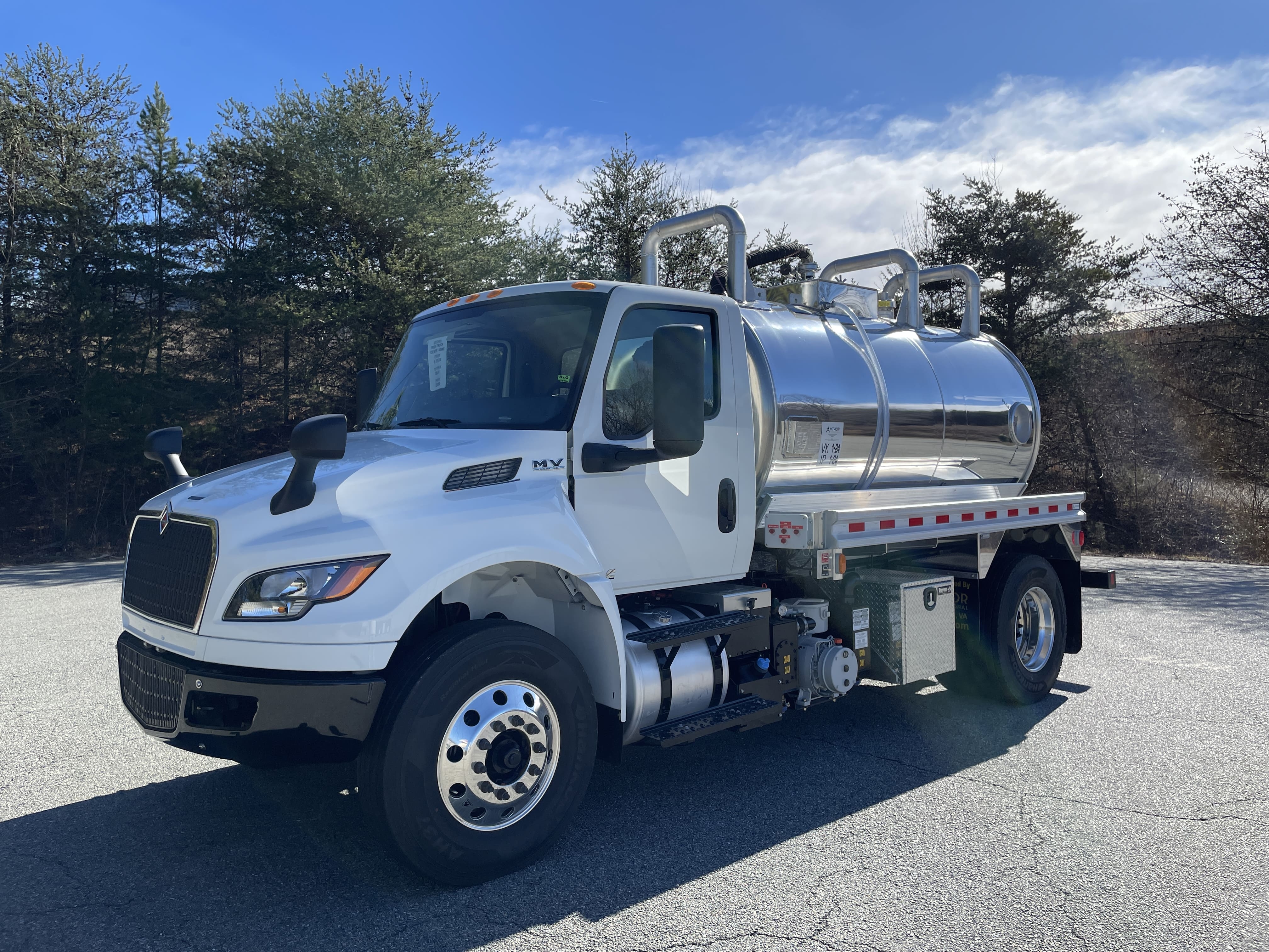 407 Water Tanker Specifications and Key Features