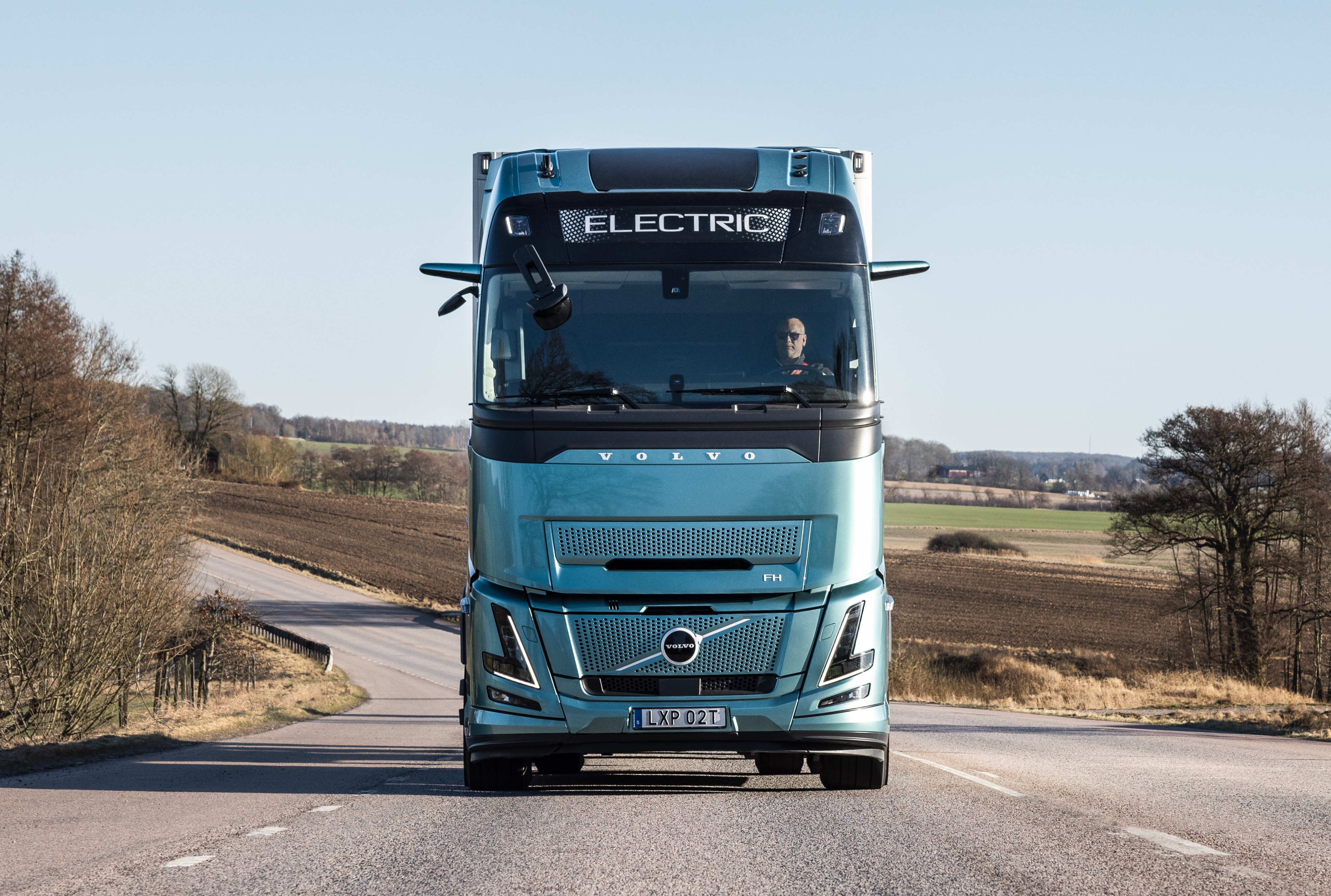 2022 Volvo Semi Truck_ Features, Specs & Performance Review