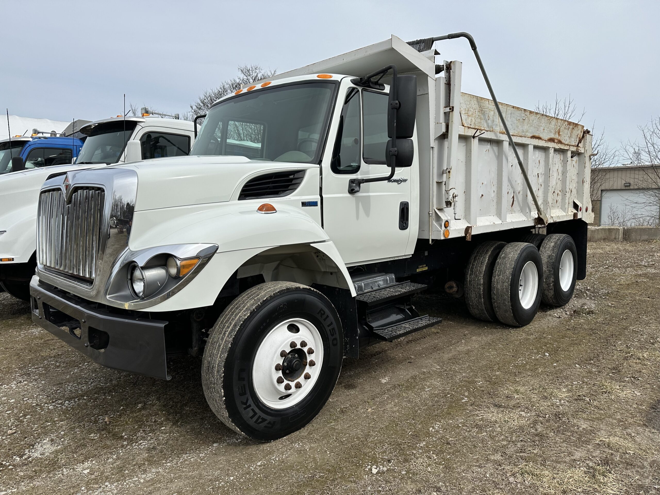 Find Your Automatic Tandem Dump Truck for Sale Here _ Top Brands