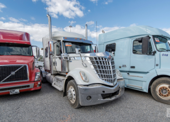 Top 5 Benefits of Buying Used Fleet Semi Trucks for Sale
