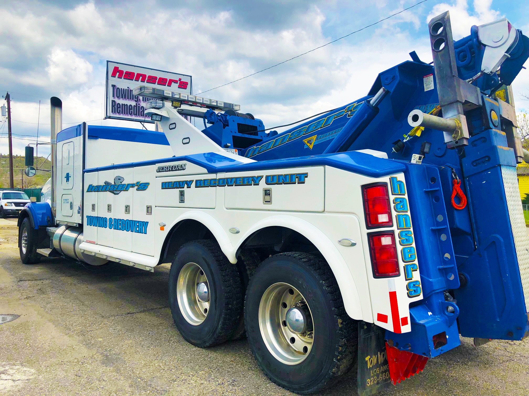 Find a Big Rig Tow Truck Near Me for Emergency Heavy Haul Transport