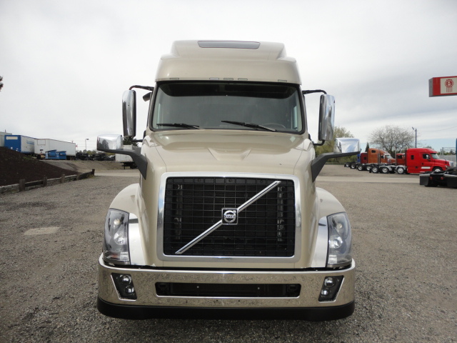 Volvo 780 Semi Truck for Sale_ Classic & Custom Options Listed