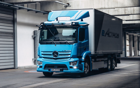 The Ultimate Guide to Electric Freight Trucks in 2024