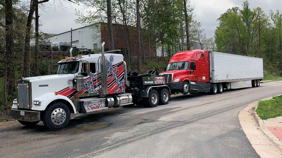 Locate a Big Rig Tow Truck Near Me for Commercial Vehicle Recovery